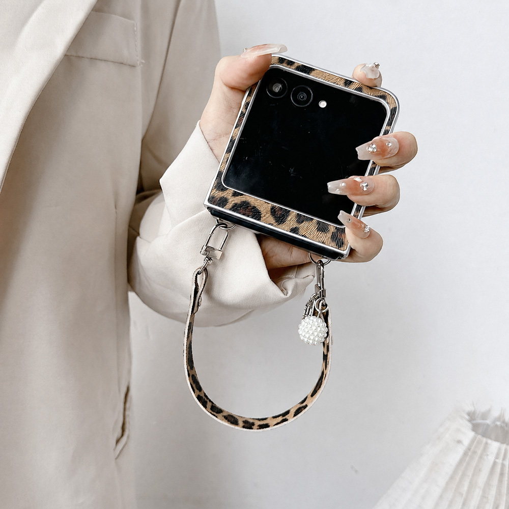 حافظة هاتف قابلة للطي بطبعة جل - مراجعة Men Accessories Hand وسعره