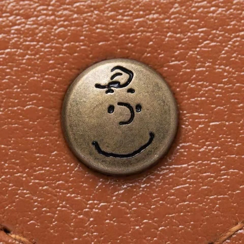 محفظة قصيرة من الجلد الصناعي ب - مراجعة Bifold Leather Wallet وسعره
