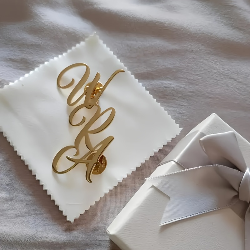 مخصص حرف واحد فقط الاسم الأولي - مراجعة Men Accessories Brooch وسعره